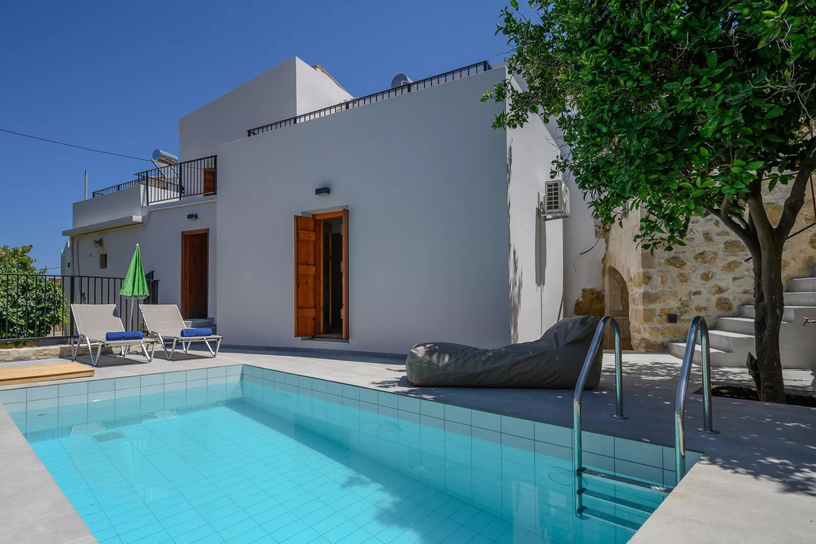 View Mare Maroulas-Pool