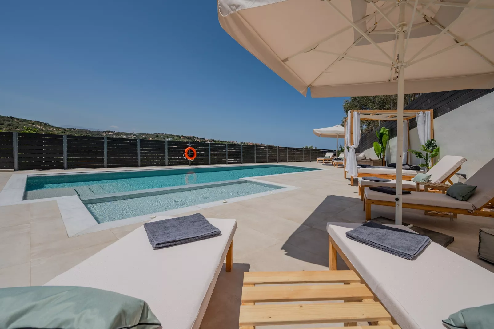 3A's Family Luxury Villa-Pool