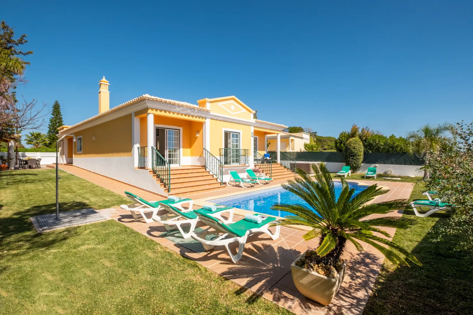 Villa Alegria-Exterior summer