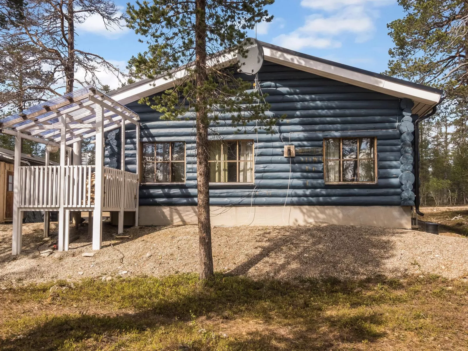 Aurora cabin-Outside