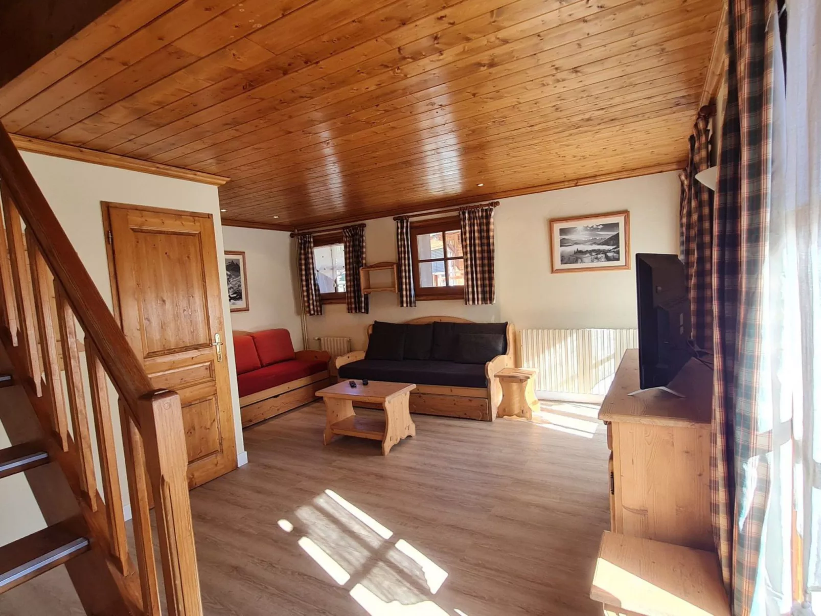 Alpina Lodge-Inside
