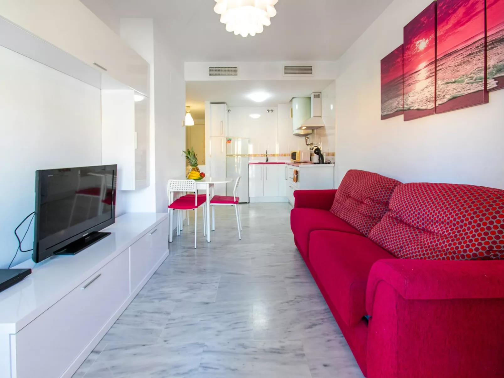 Sunny apartment-Inside