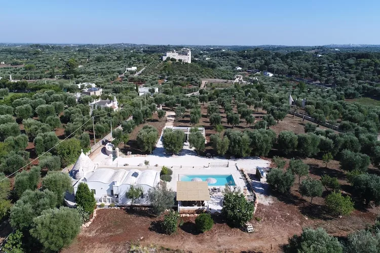 Villa Trulli dell'amore mit beheiztem Pool in Ostuni-Außenbereich Sommer