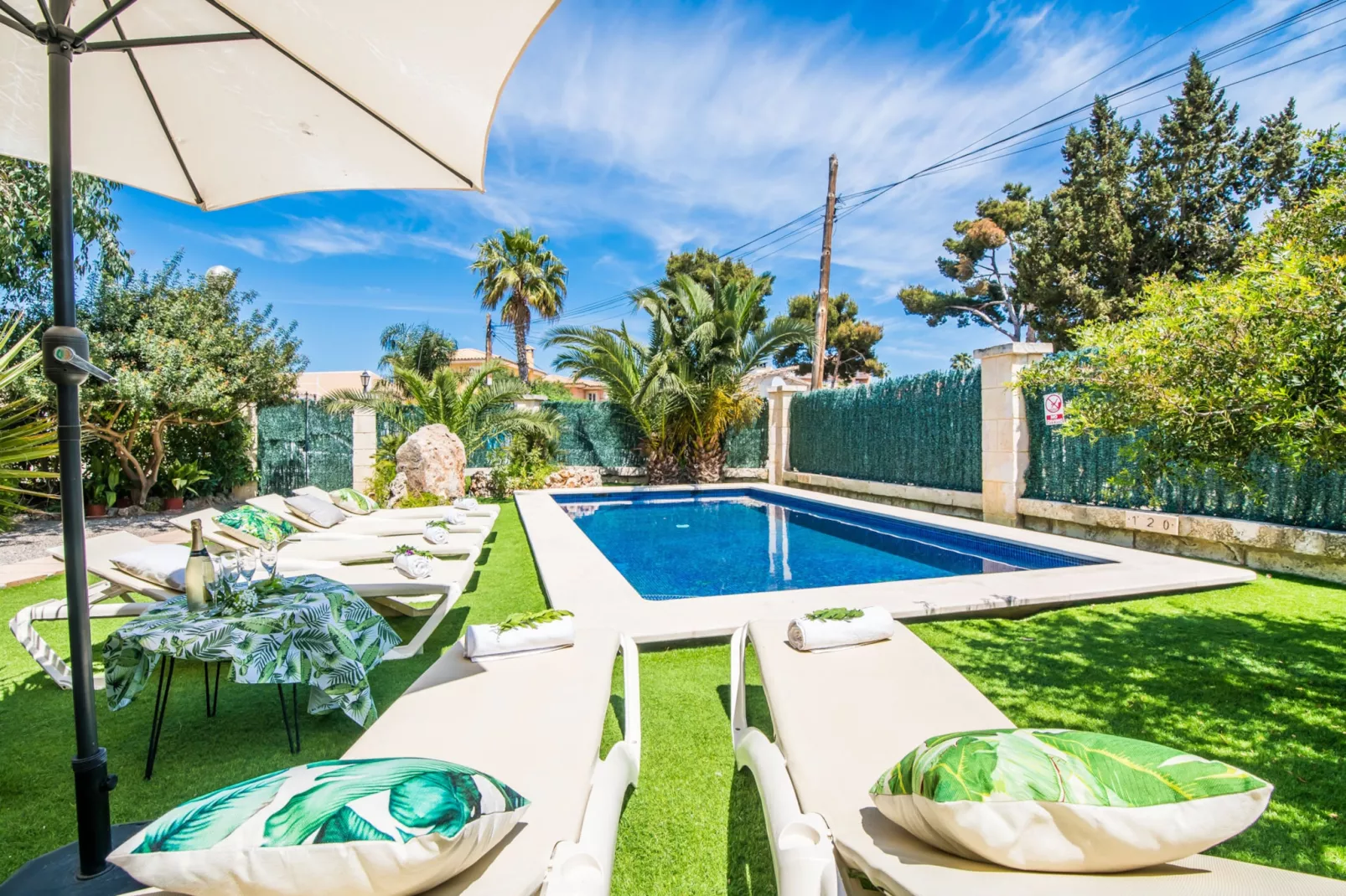 Villa Jardi-Terrassenbalkon