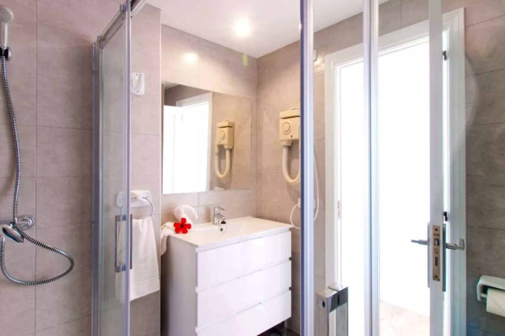 Apartamento playa  Planta baja 3.2-Bathroom