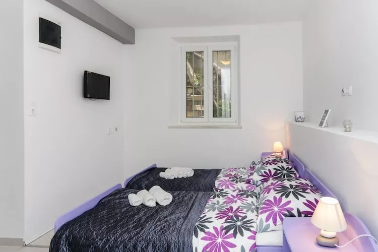 Apartment Saulan - One-Bedroom Apartment-Bedroom