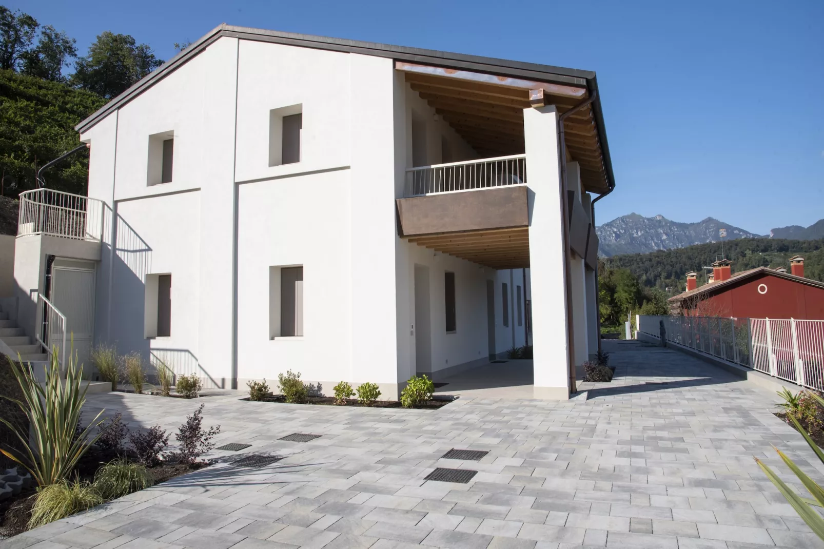 Bucaneve-Exterior summer