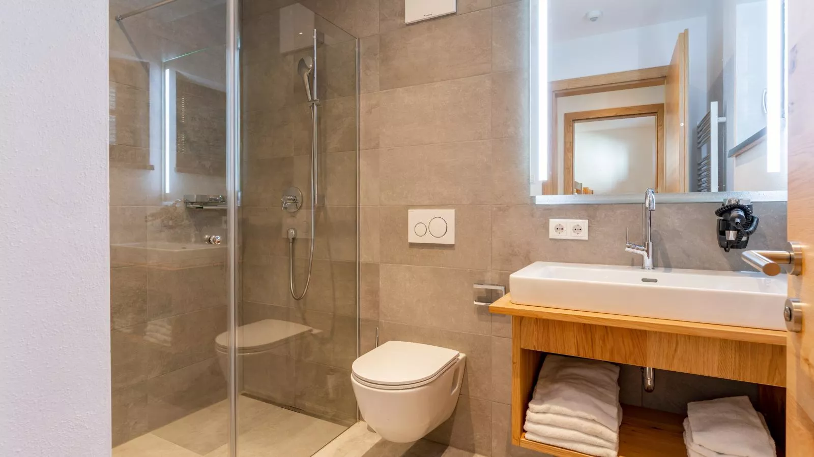 Tauernlodge Amadeiro Im Pongau-Badezimmer