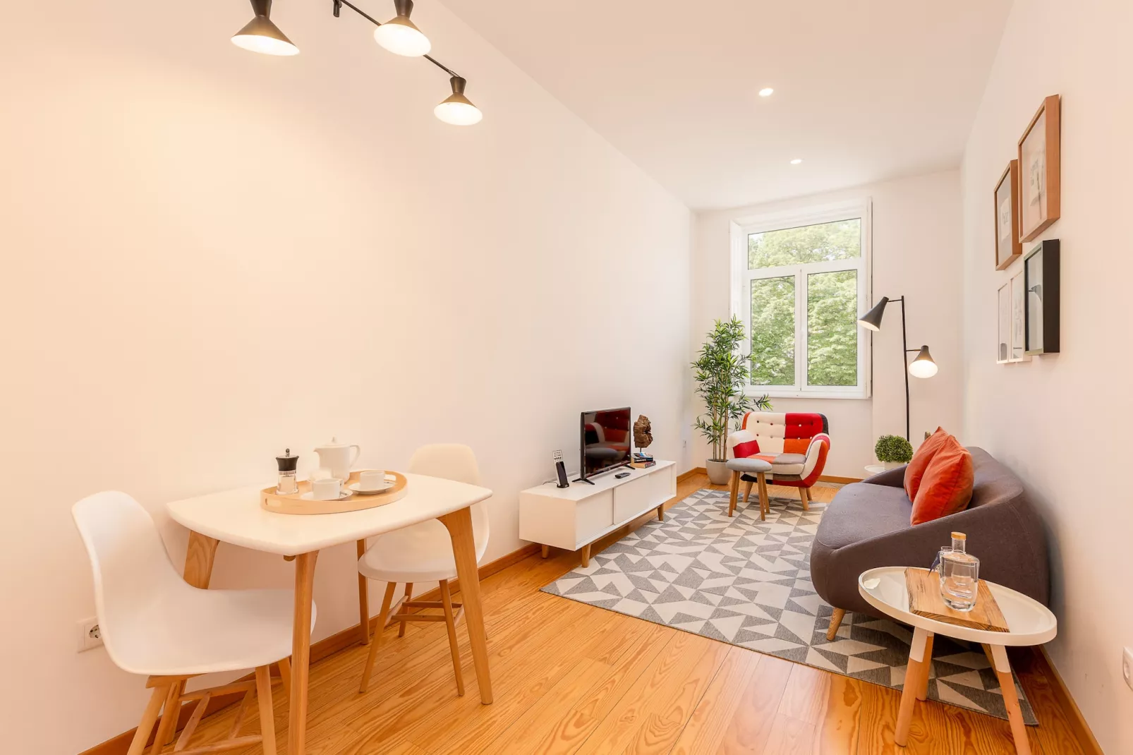 YOUROPO - Cosy 3-Living room
