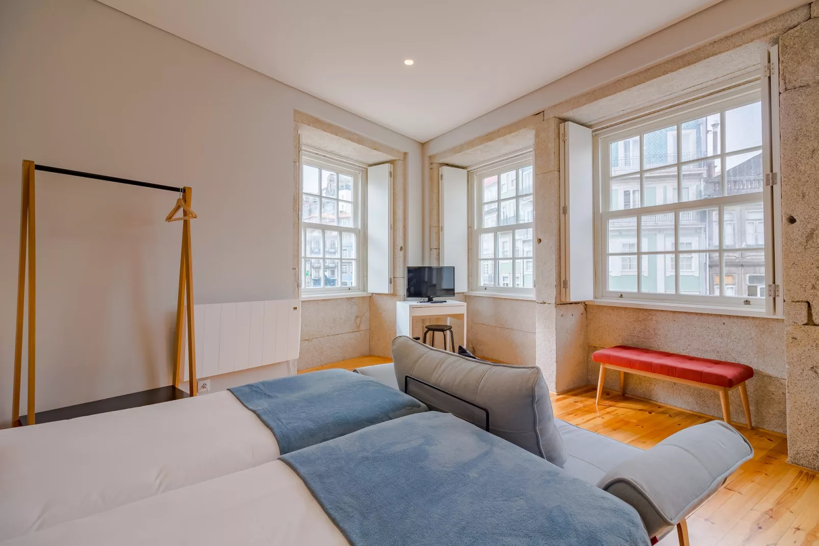 YOUROPO - City Center 3-Living room