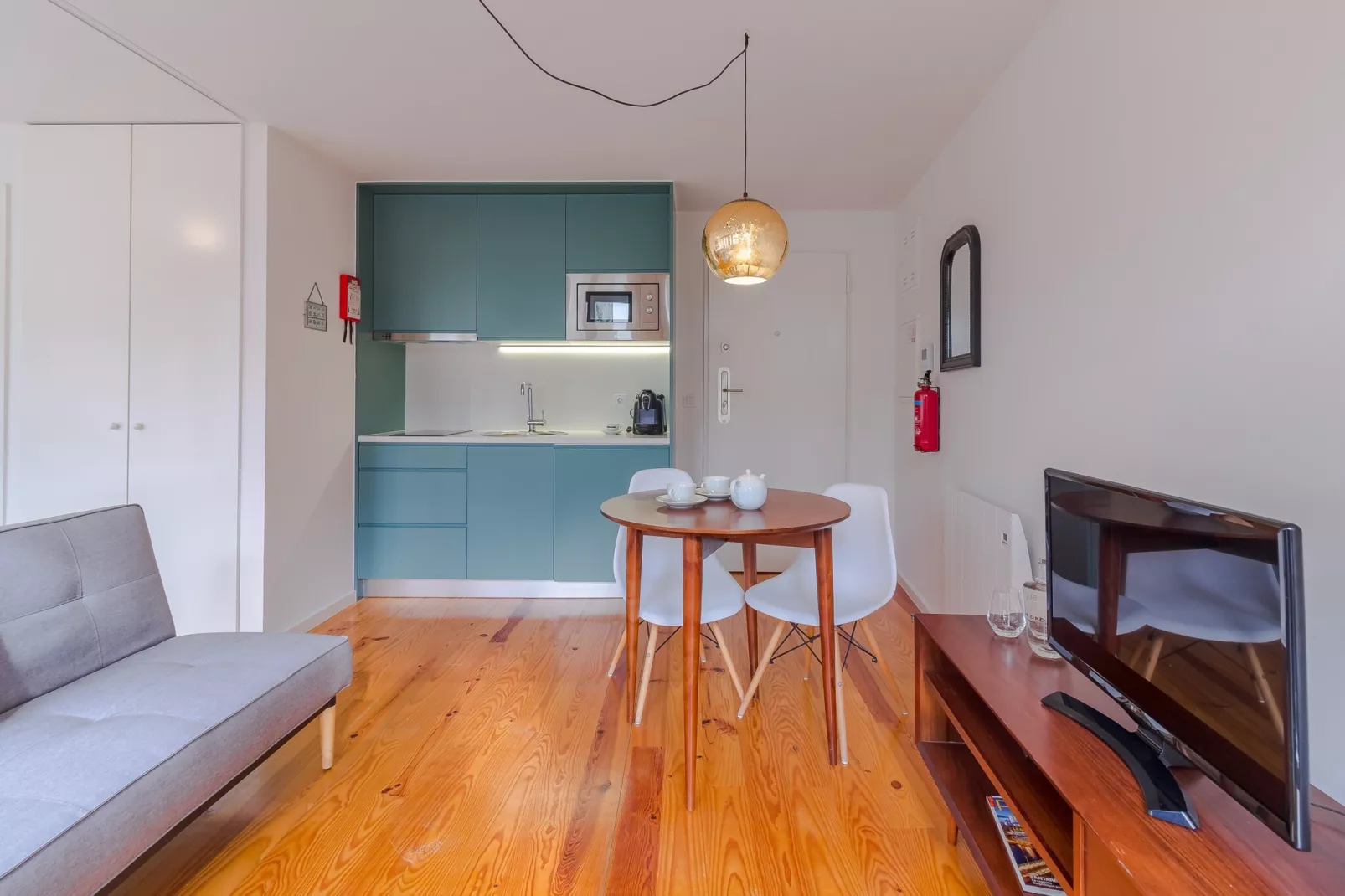 YOUROPO - The Tower 4T-Living room