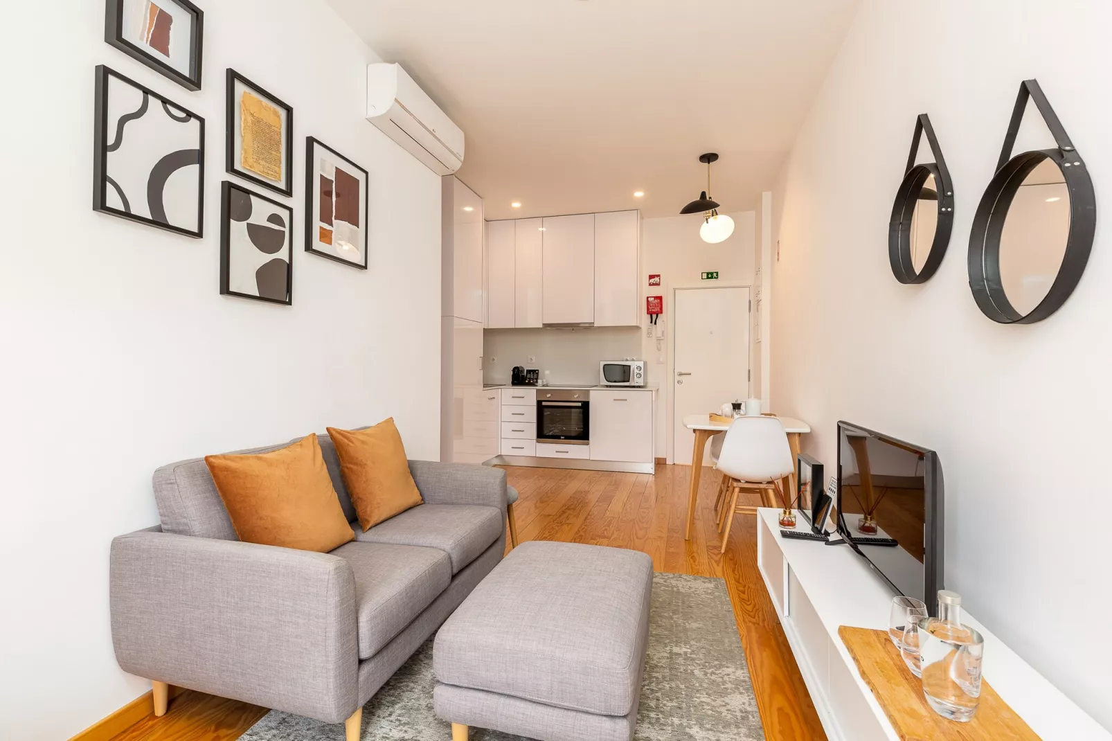 YOUROPO - Cosy 5-Living room