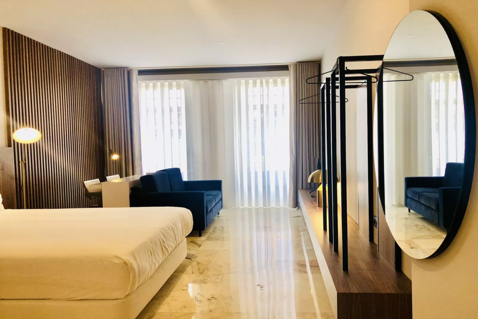 YOUROPO - Downtown 2C-Living room
