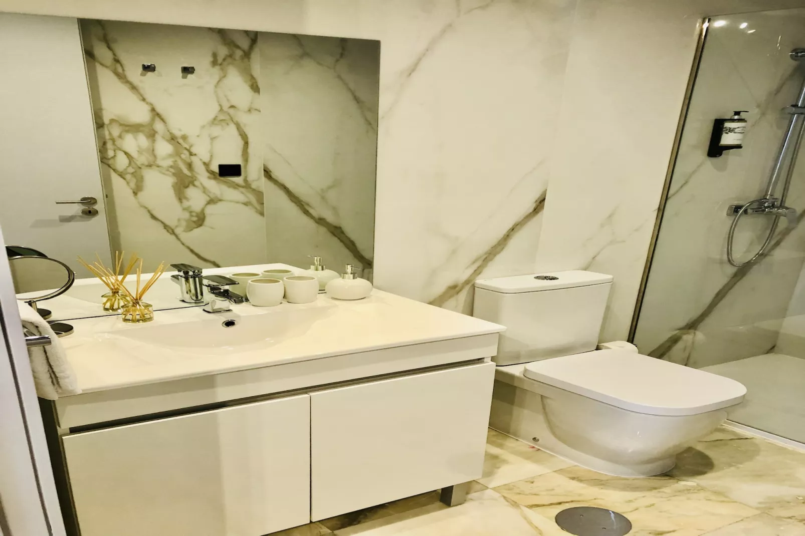 YOUROPO - Downtown 3A-Bathroom