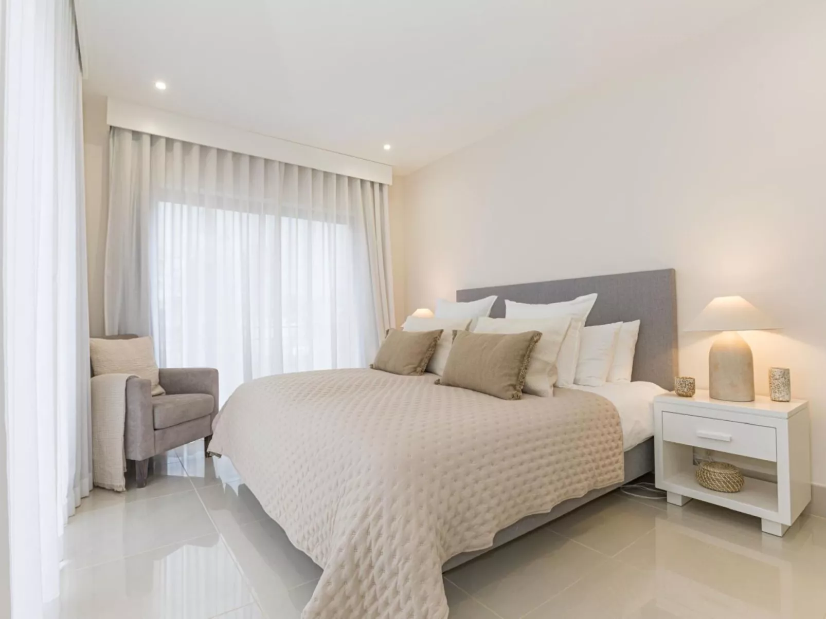 Pine Hills Reva Santuary Modern Elegance-Inside
