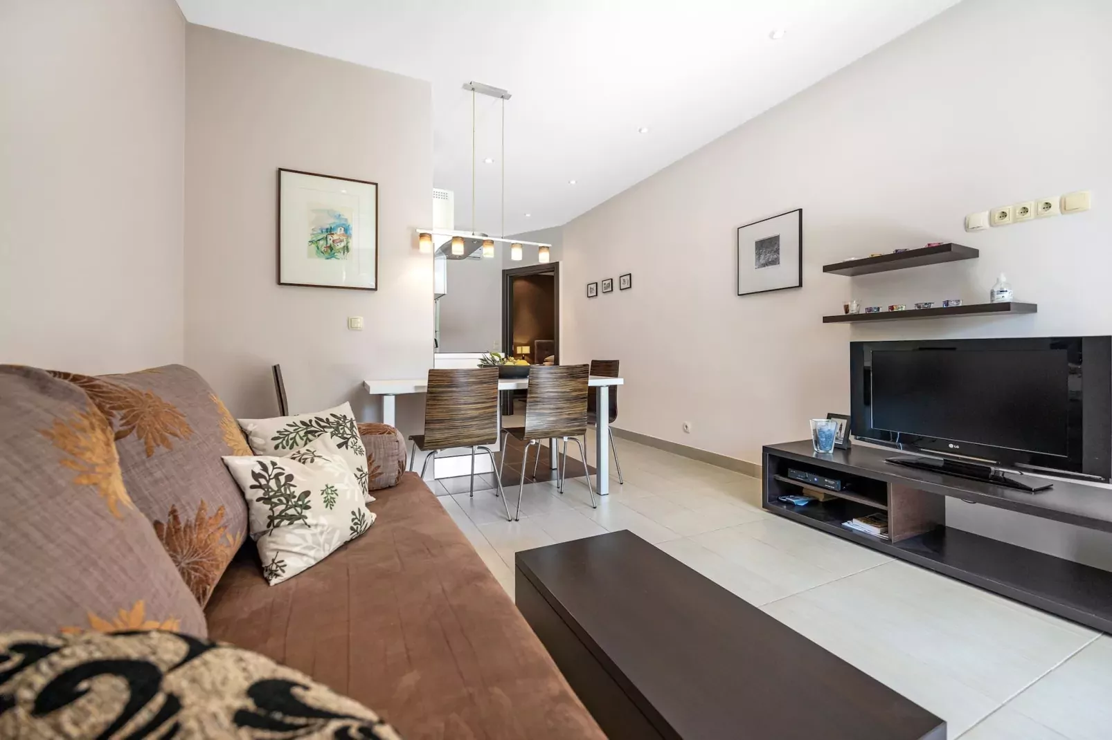 Blanka N2 - Shared Jacuzzi, Magical Garden-Living room