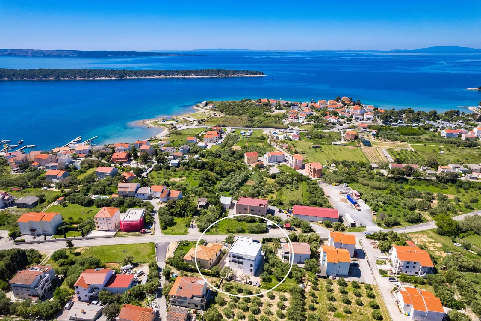 Max - Two Bedroom Apt with Balcony and Sea View