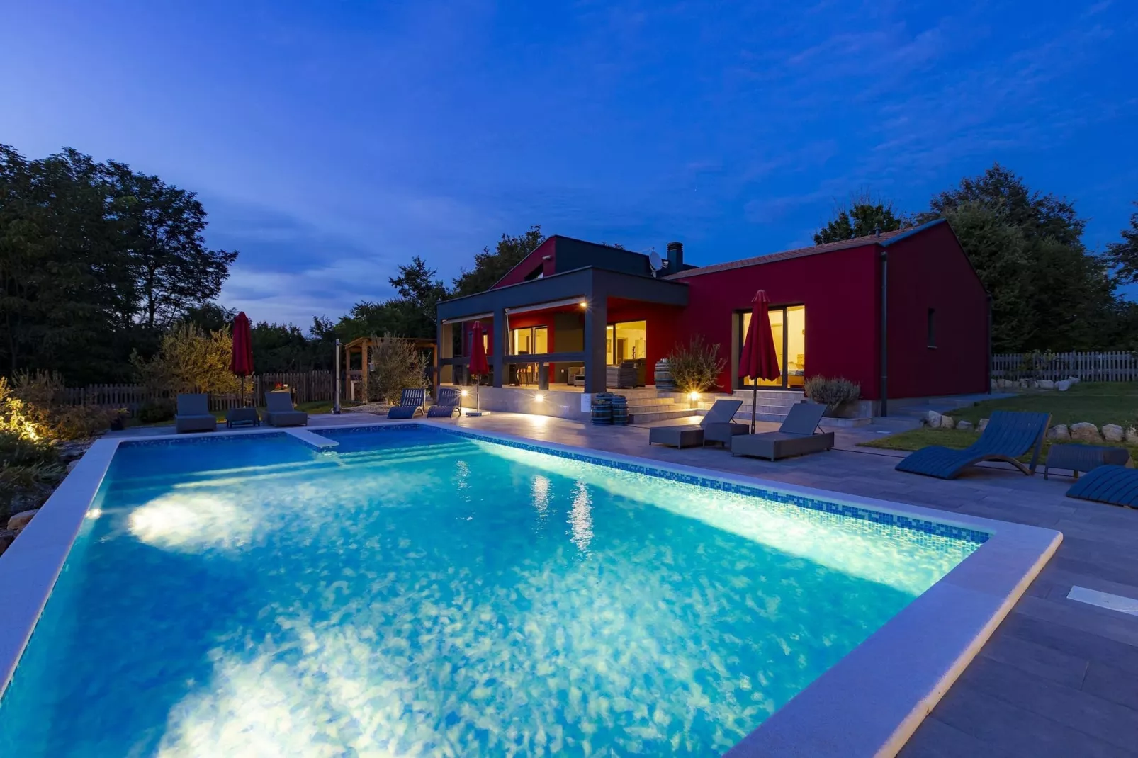 Red House Kraj Drage - Oasis in the Nature-Schwimmbad