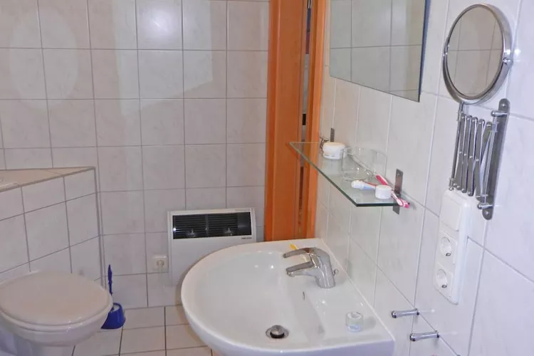 Floating House 2 - Classic / 6 Personen-Bathroom