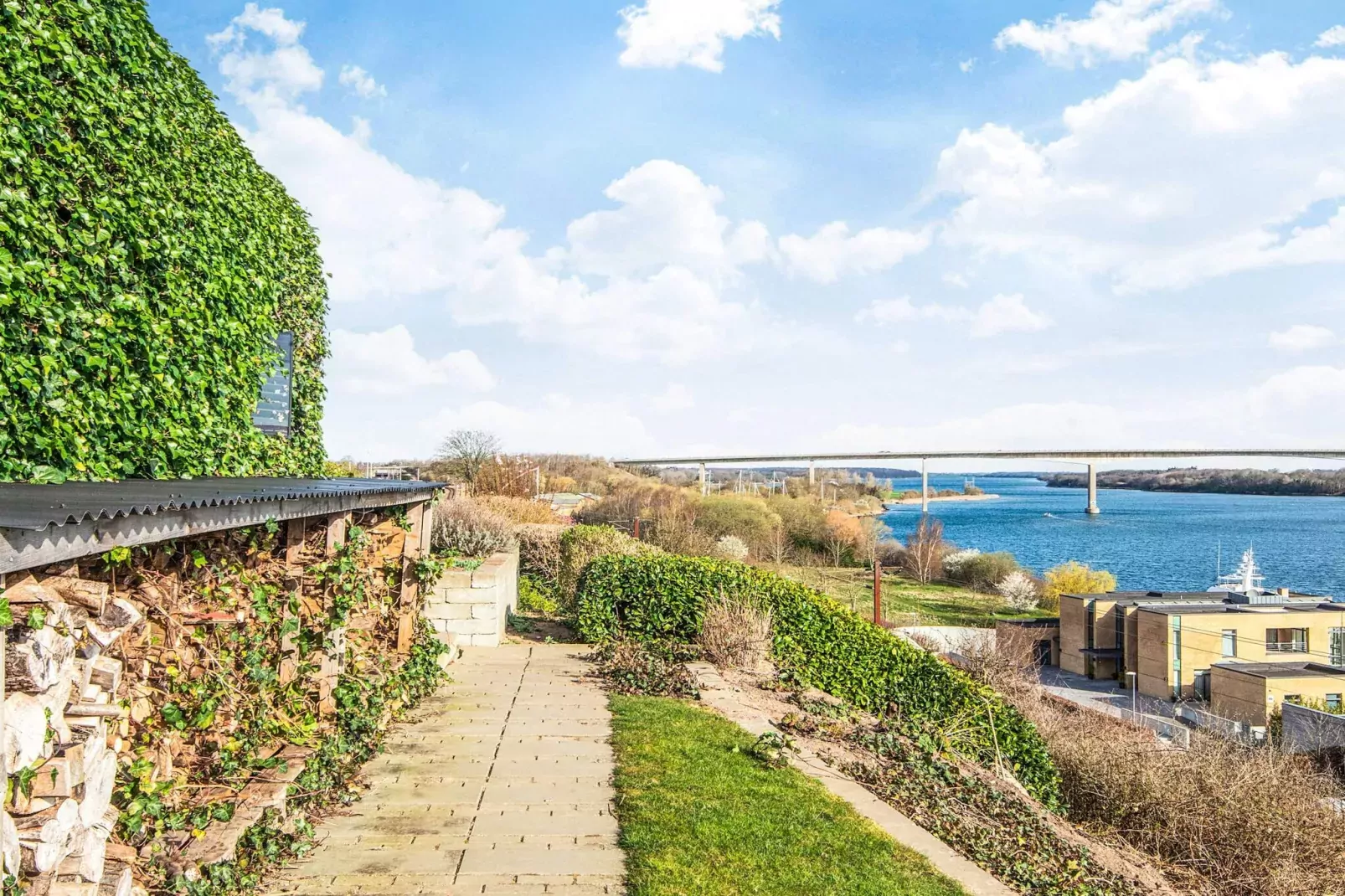 5 etoiles maison de vacances a Henne-Vue sur l'eau