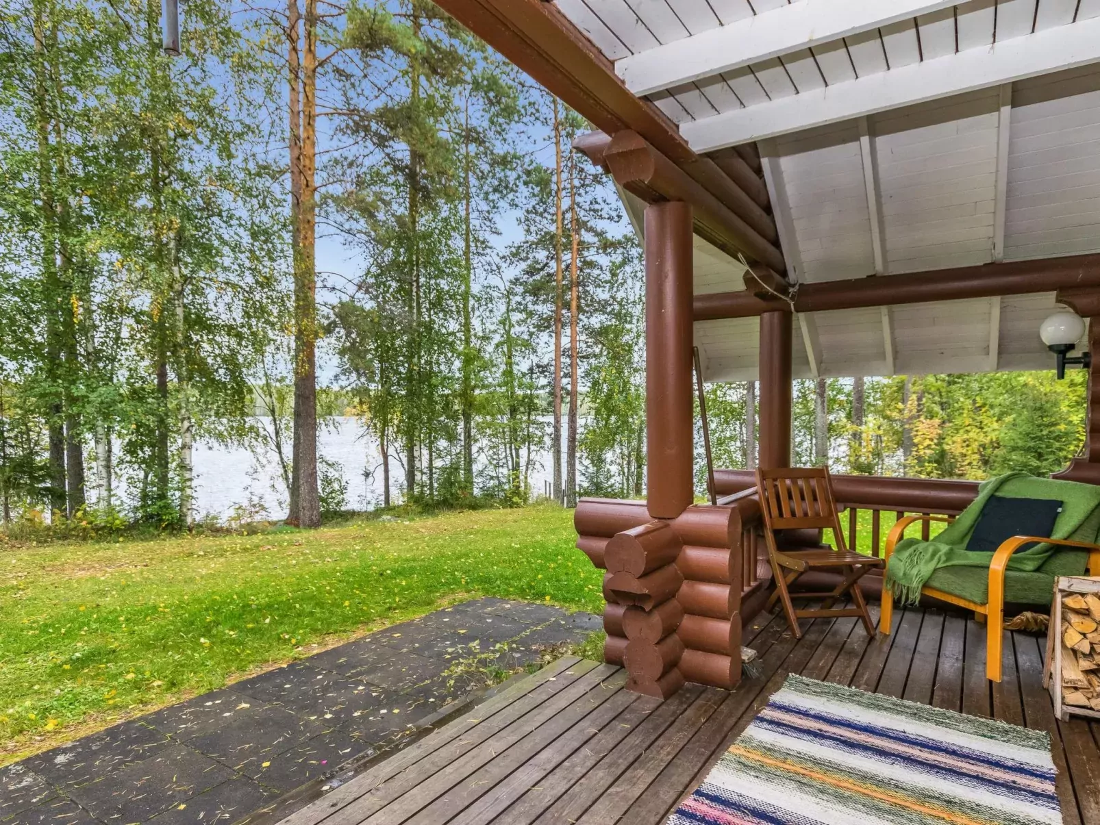 Vihreä mökki-Outside