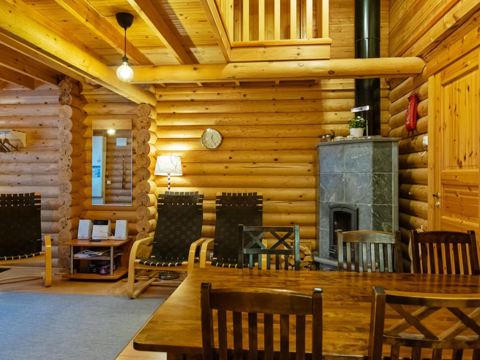 Kilpolan orvokki, pauliina ja karoliina-Outside