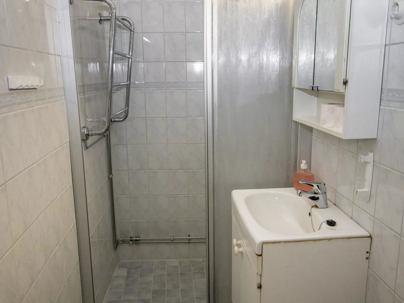 Kylpylä-hotelli, room 242-Inside