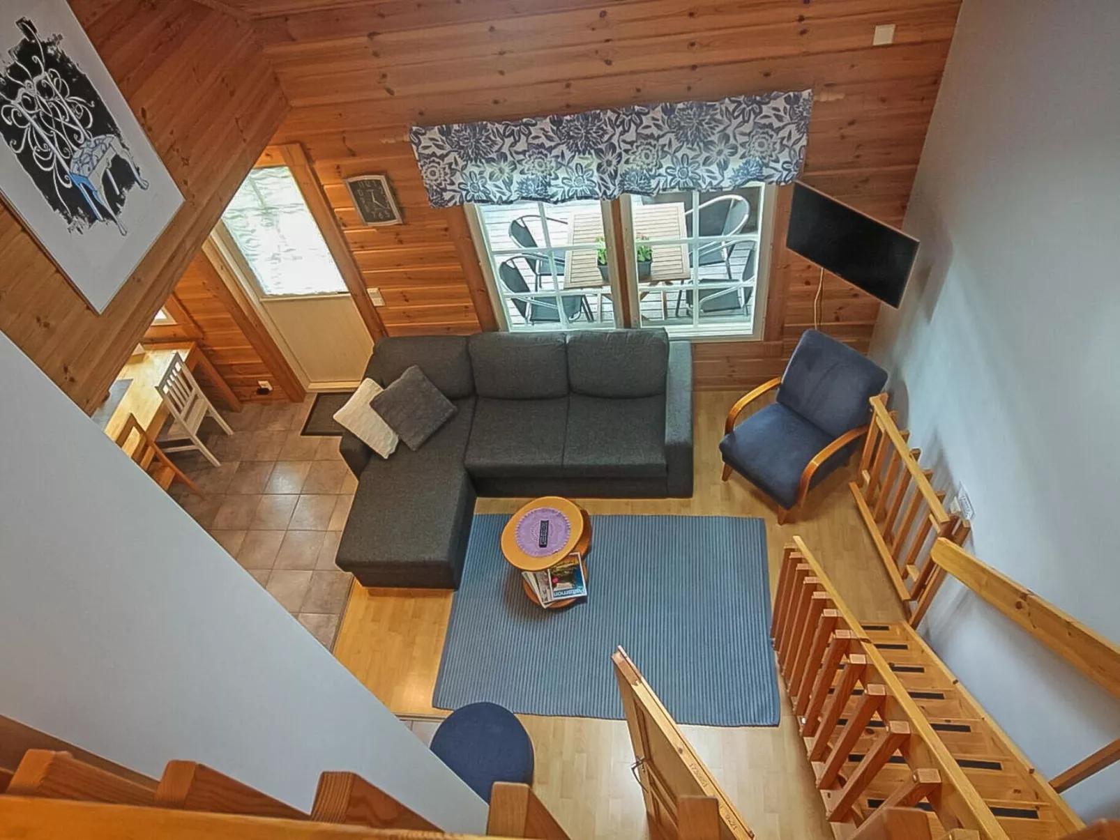 Aallotar kuiskaus-Inside