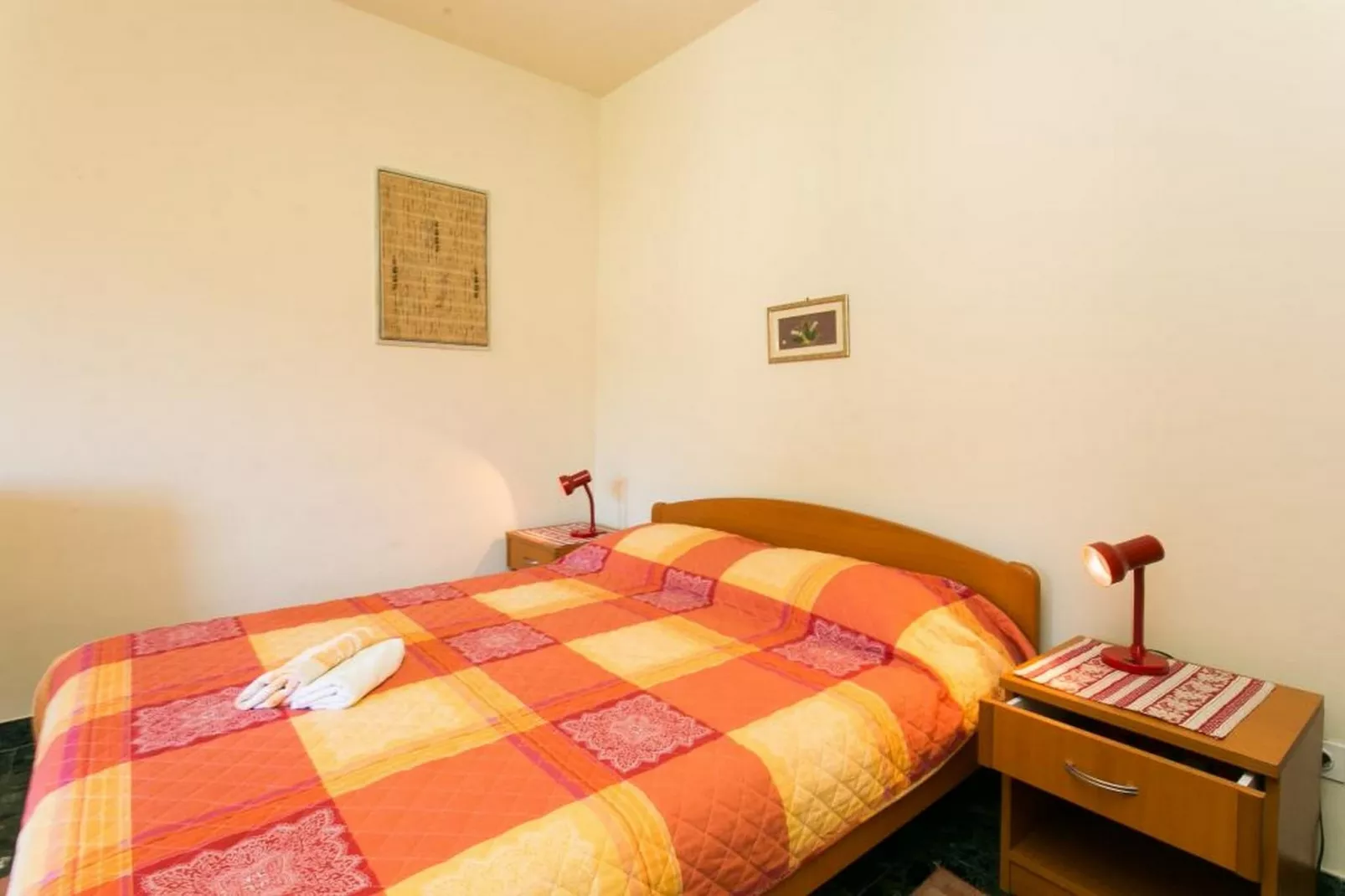Apartments Elelu - Two-Bedroom Apartment with Terrace-Chambre