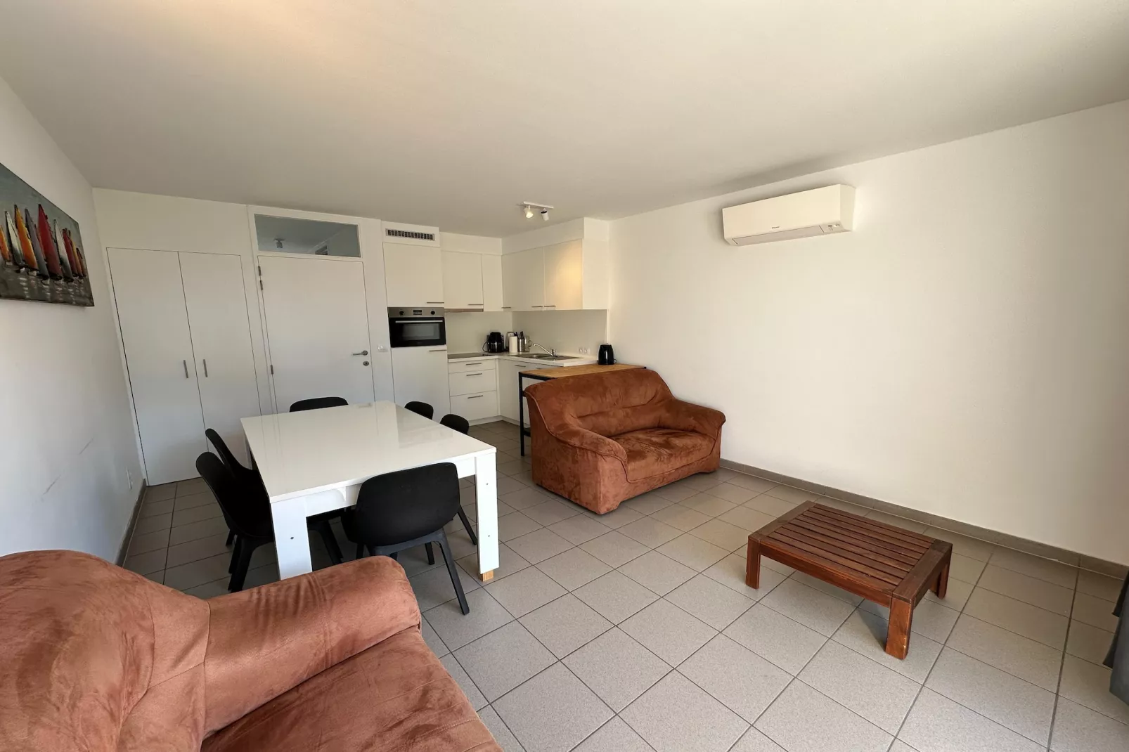 WH30-Living room