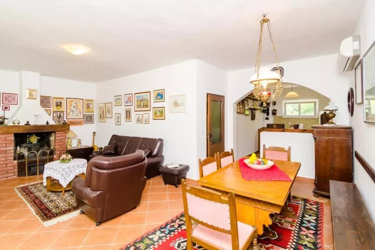 Holiday Home Field of Olives - Two Bedroom Holiday Home with Terrace-Wohnzimmer