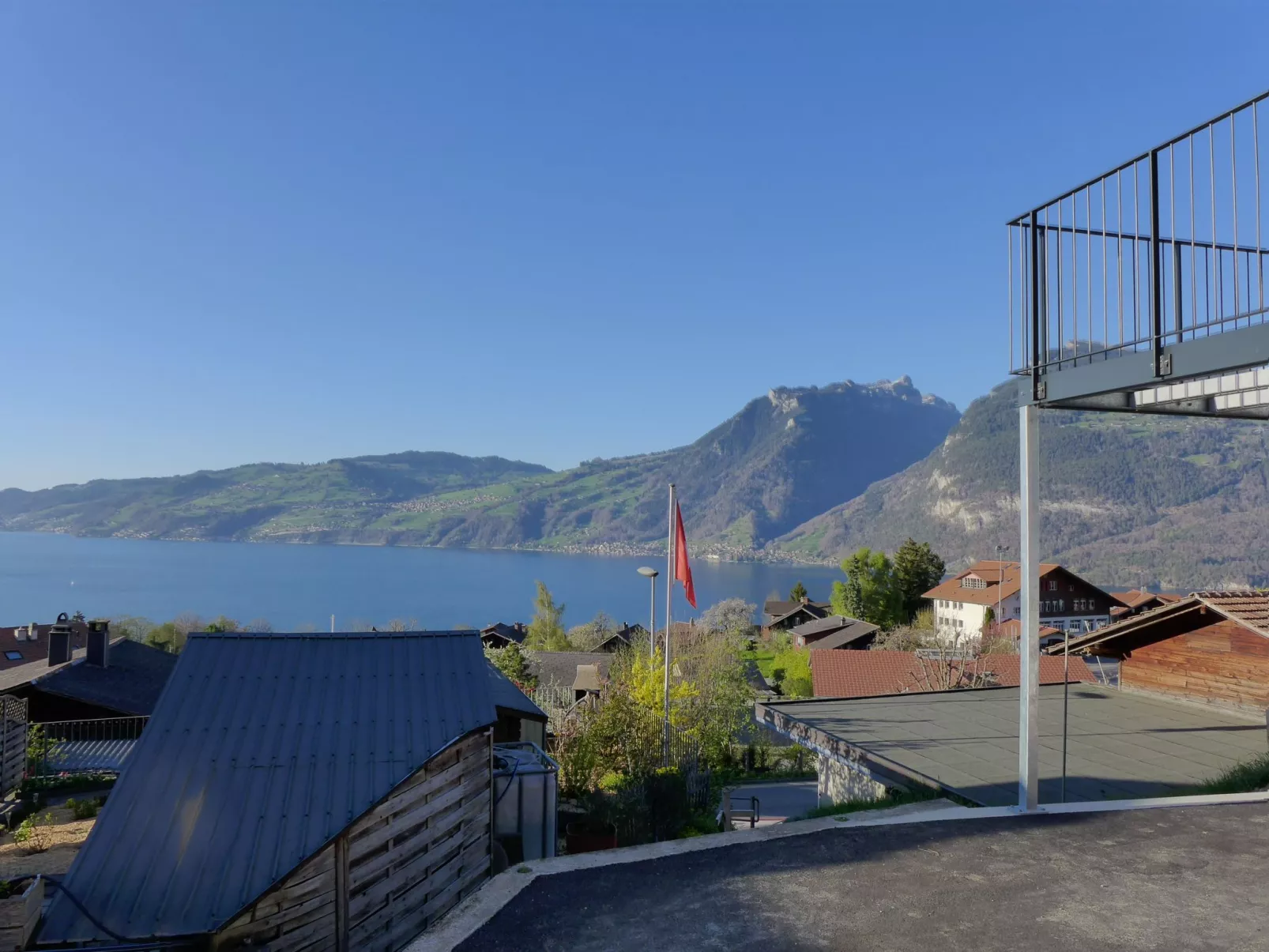 Huus Chloster, Apt Niesen-Draußen