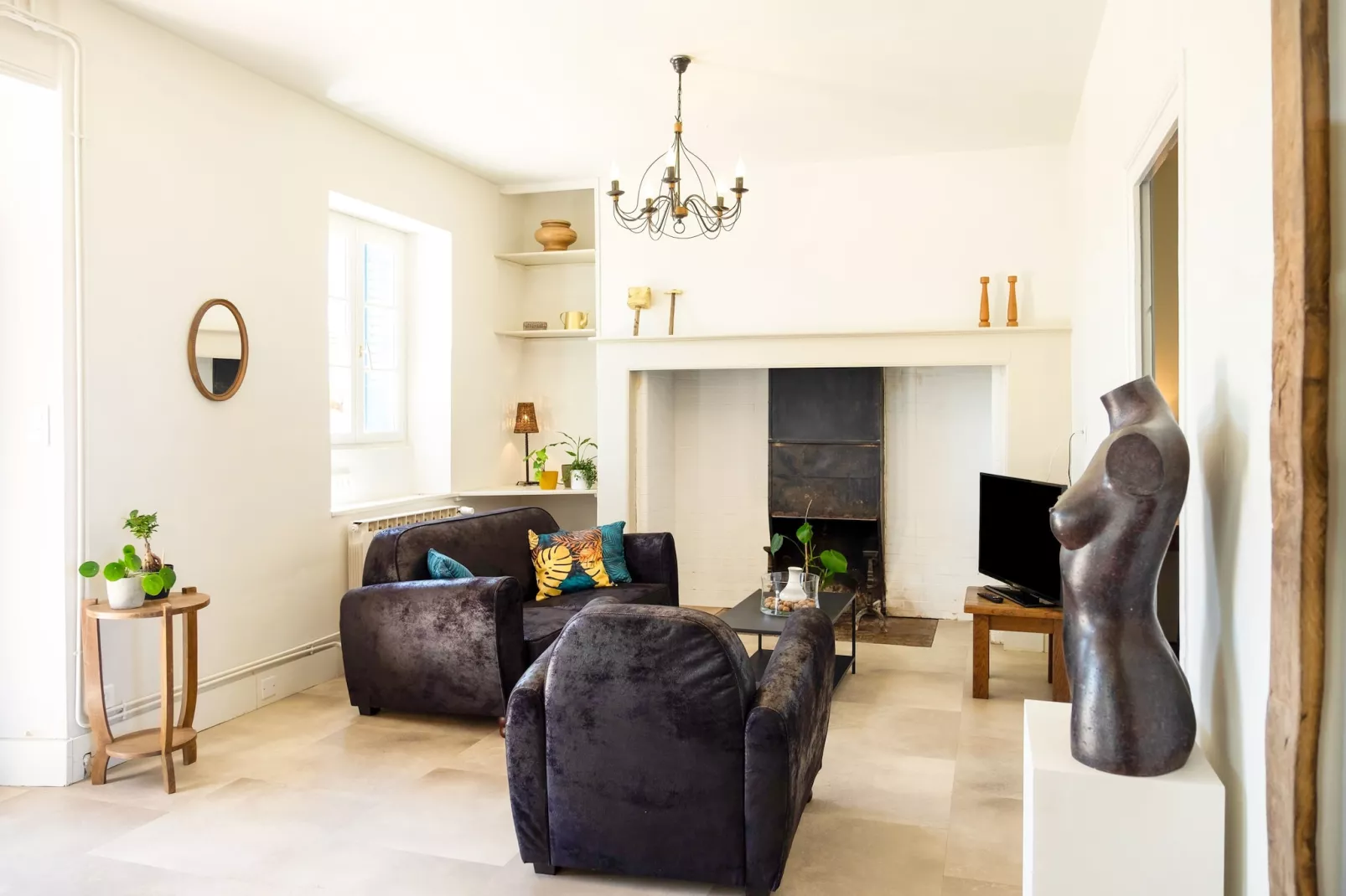 Maison de charme avec piscine à Coubejours-Living room