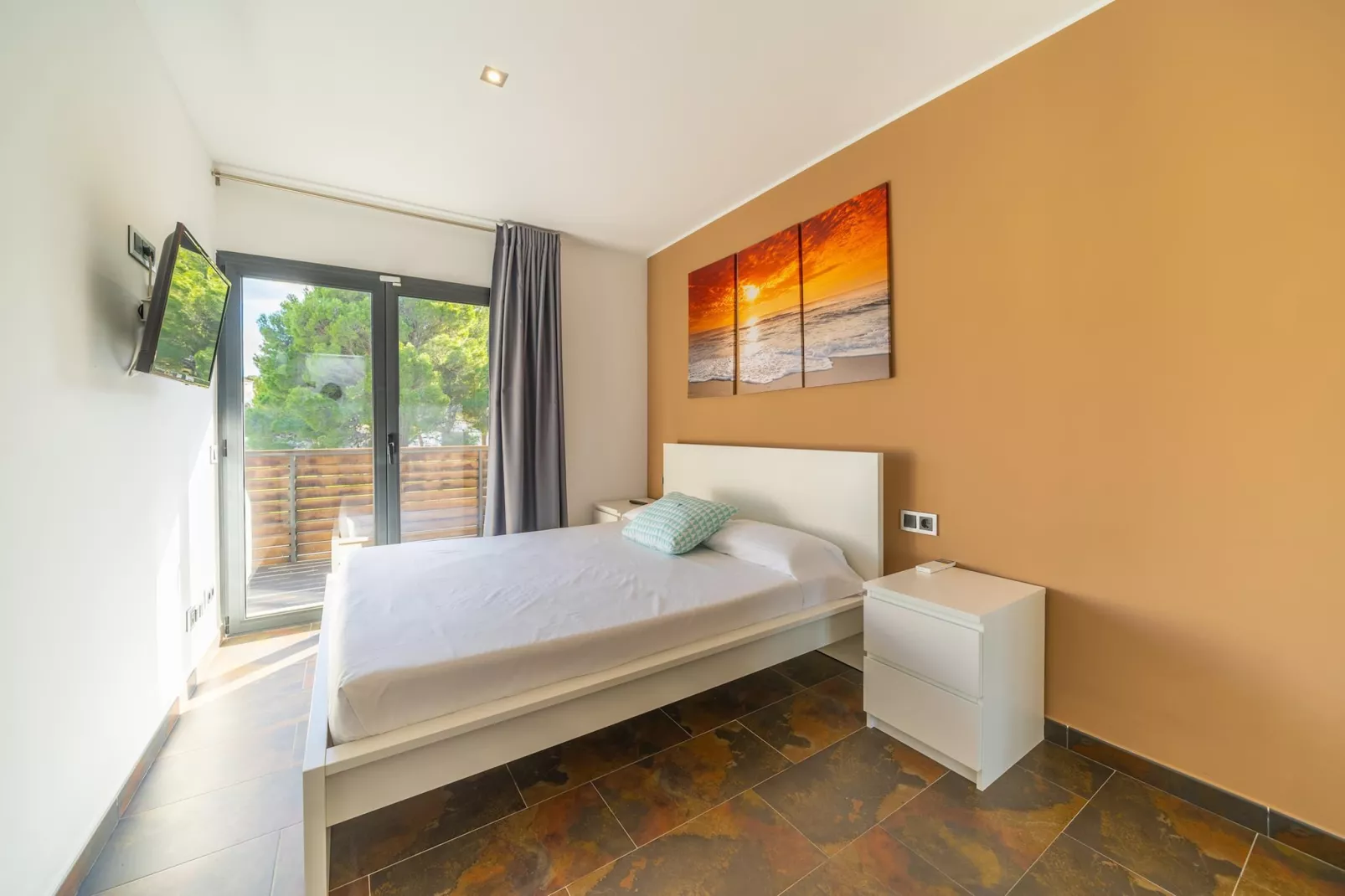 Elvira-Bedroom