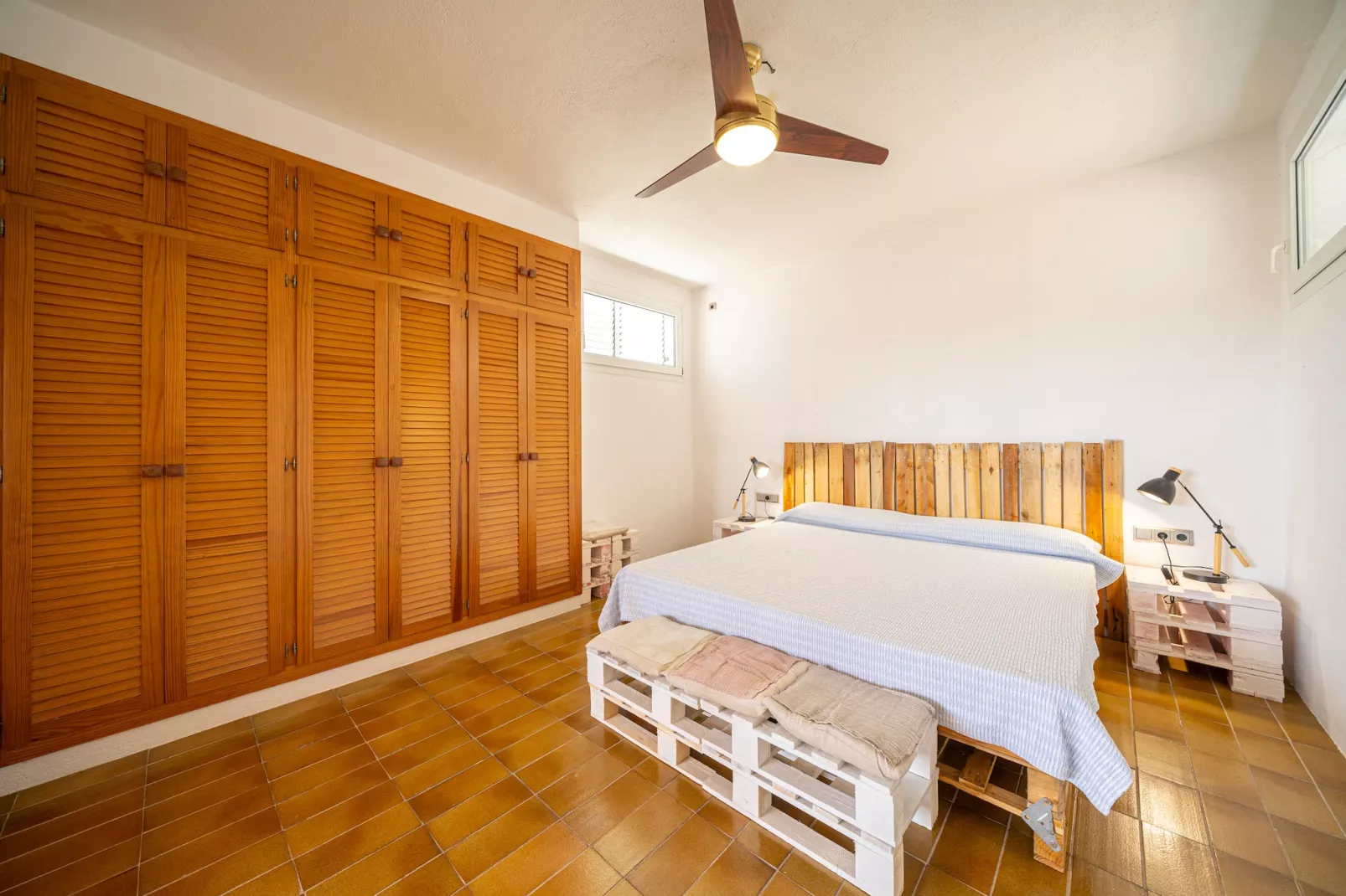 Veronica-Bedroom