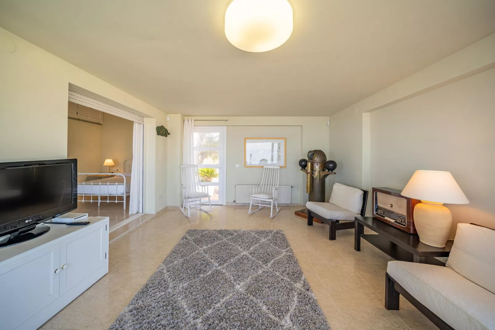 Mireia-Living room
