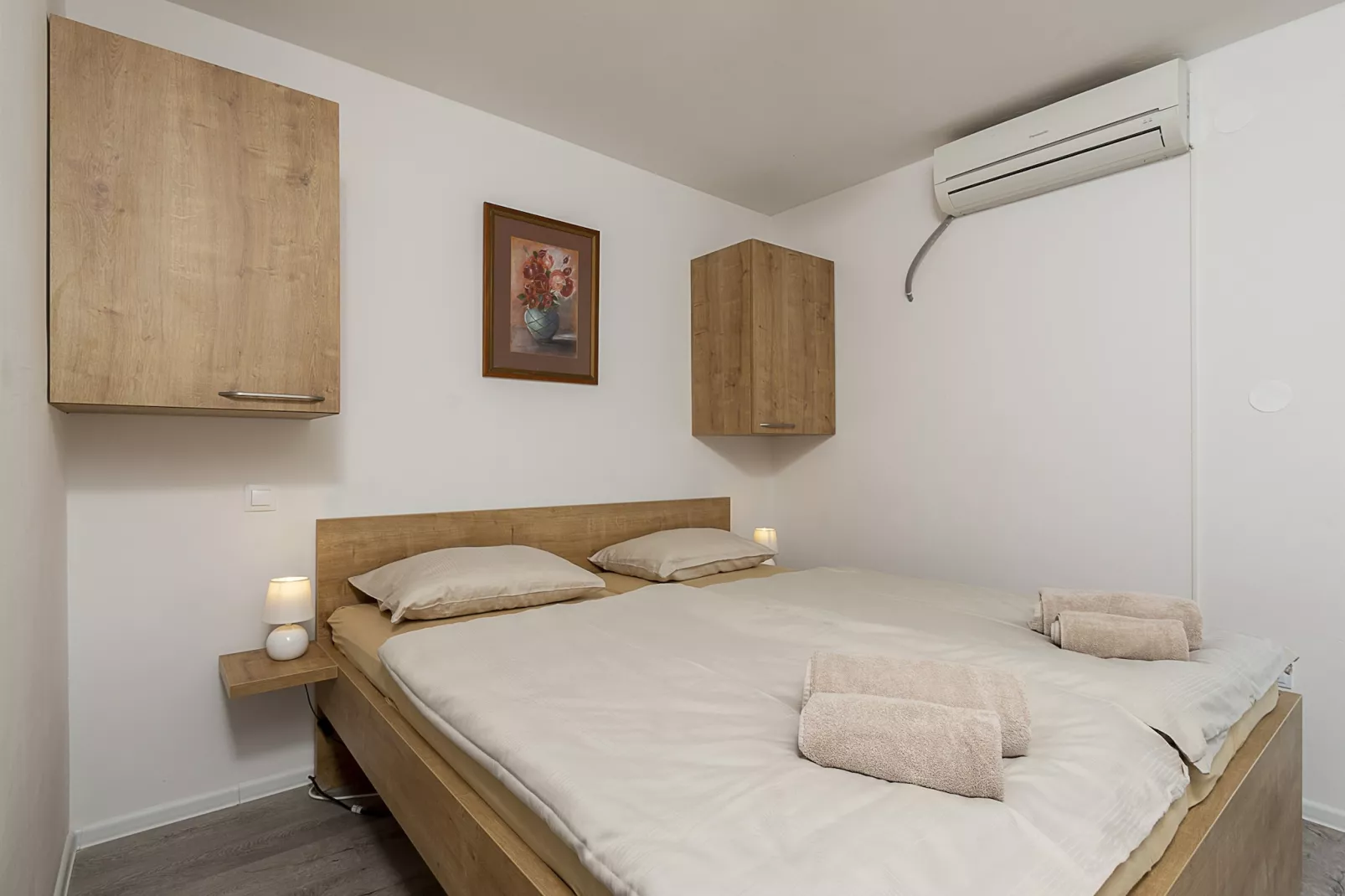 Villa Susanne with Private Pool-Schlafzimmer