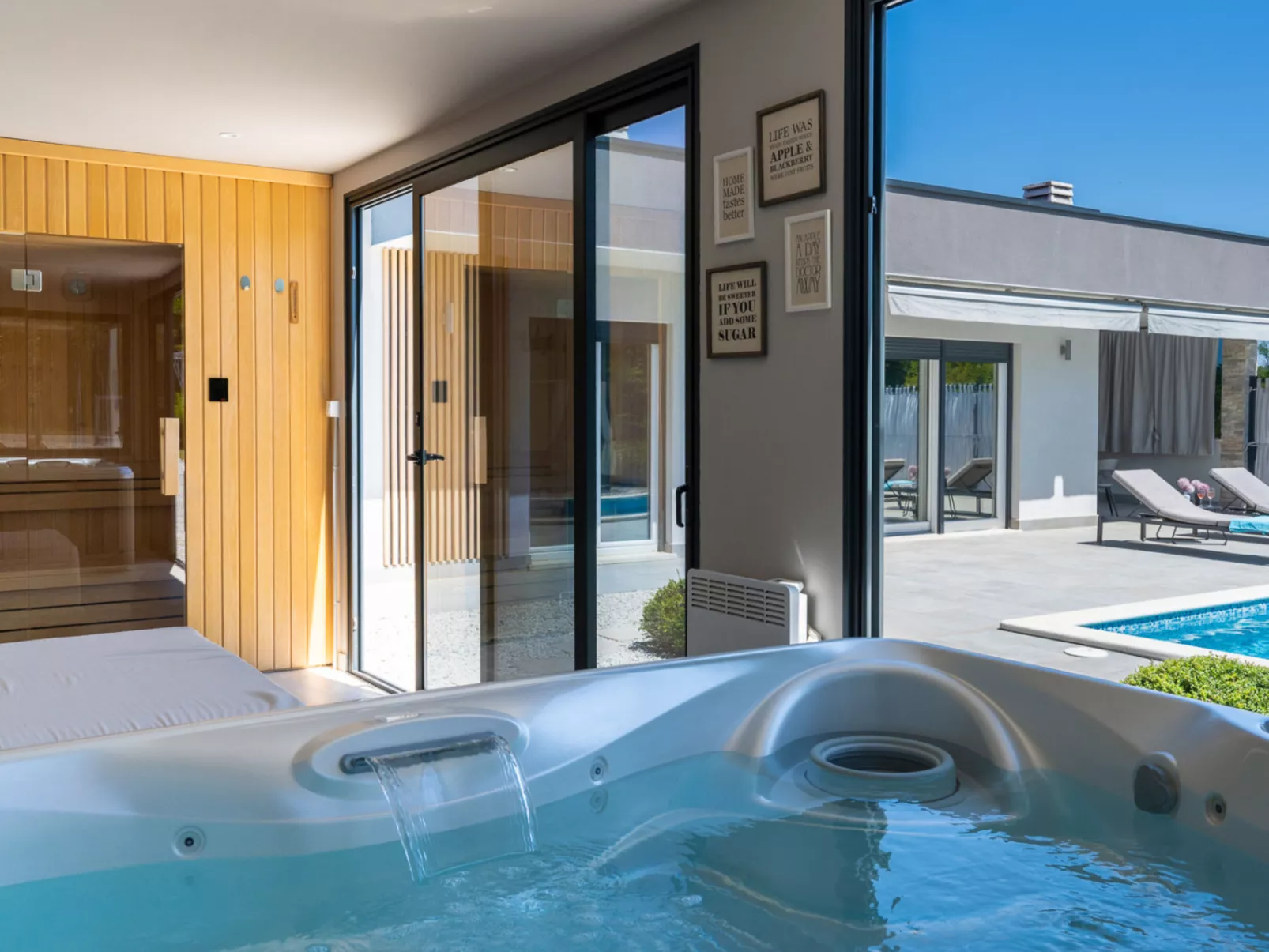 Villa Romantica-Outside
