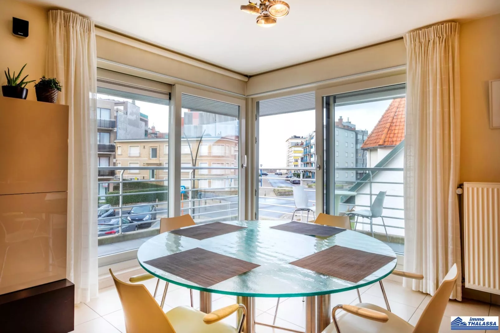 Amena 0101 + garage 14-Dining room