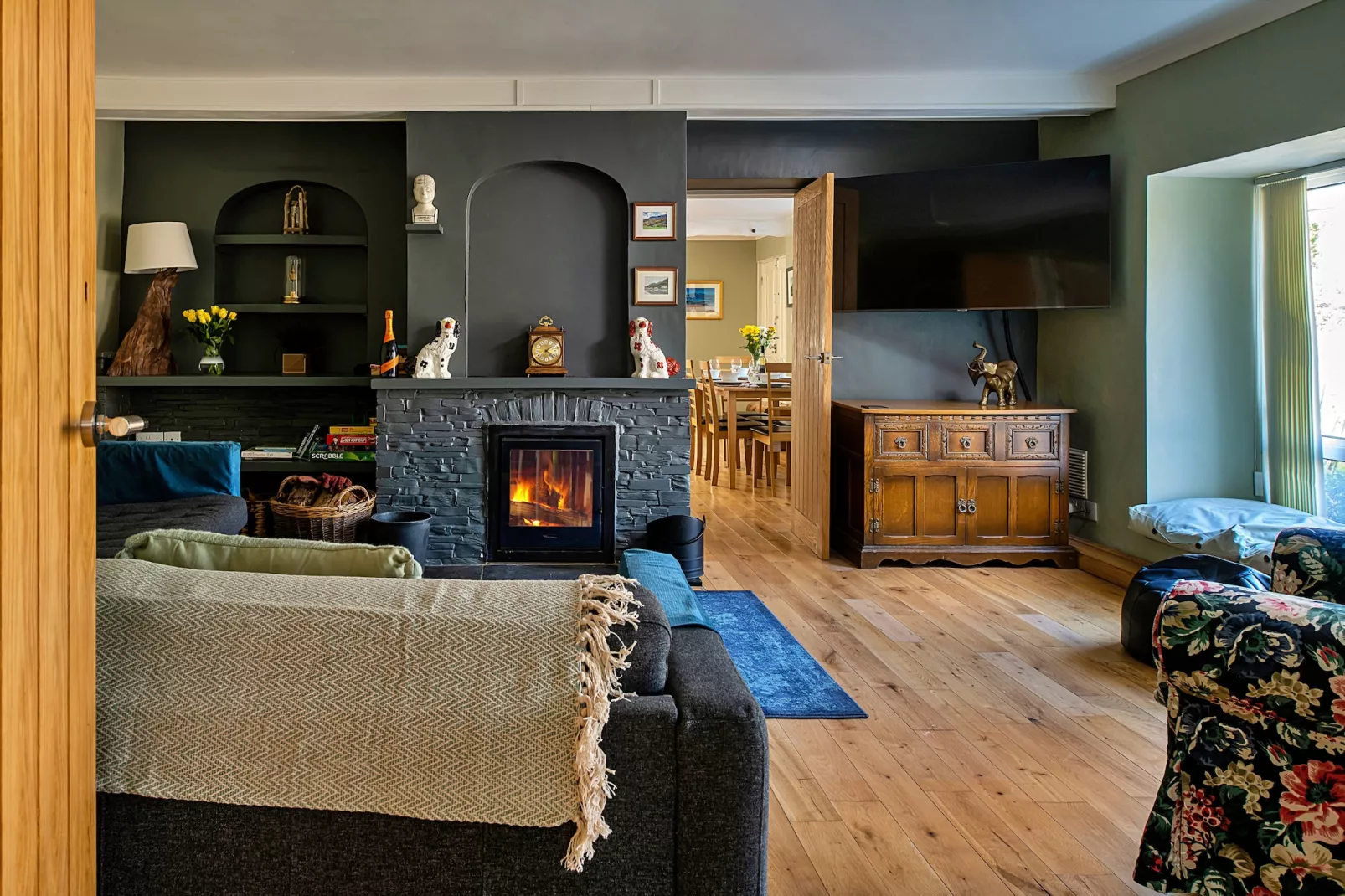 Felin Ship-Living room
