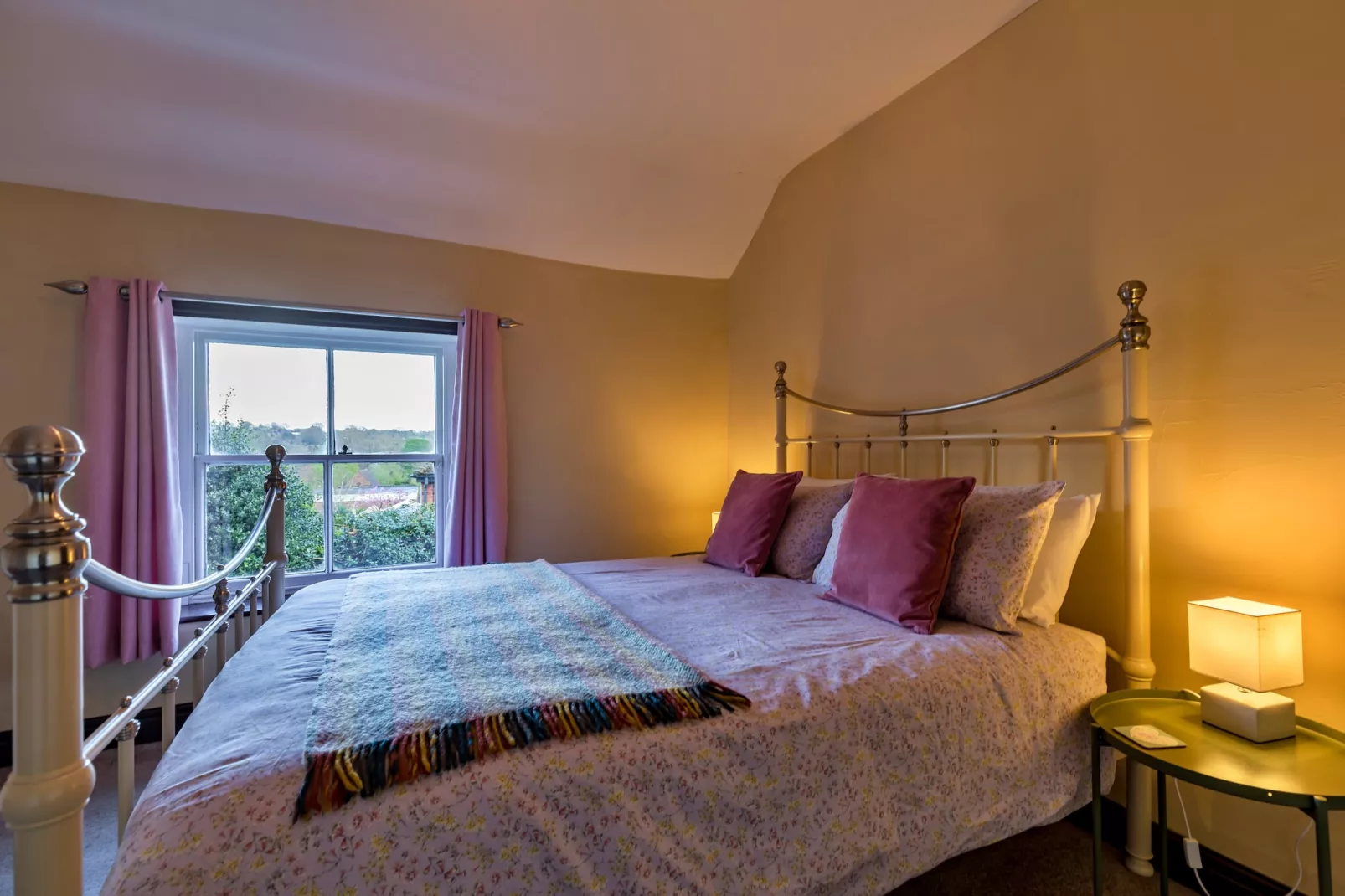 Spring Cottage-Bedroom