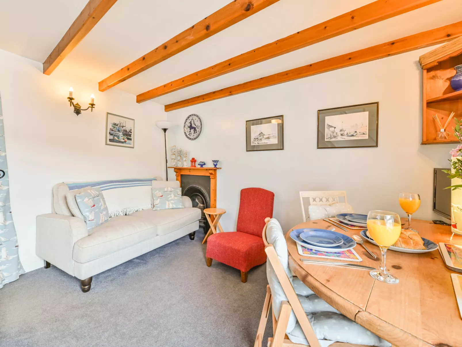 Dolphin Cottage-Inside