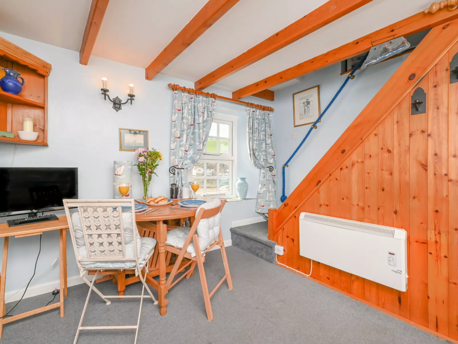 Dolphin Cottage-Inside