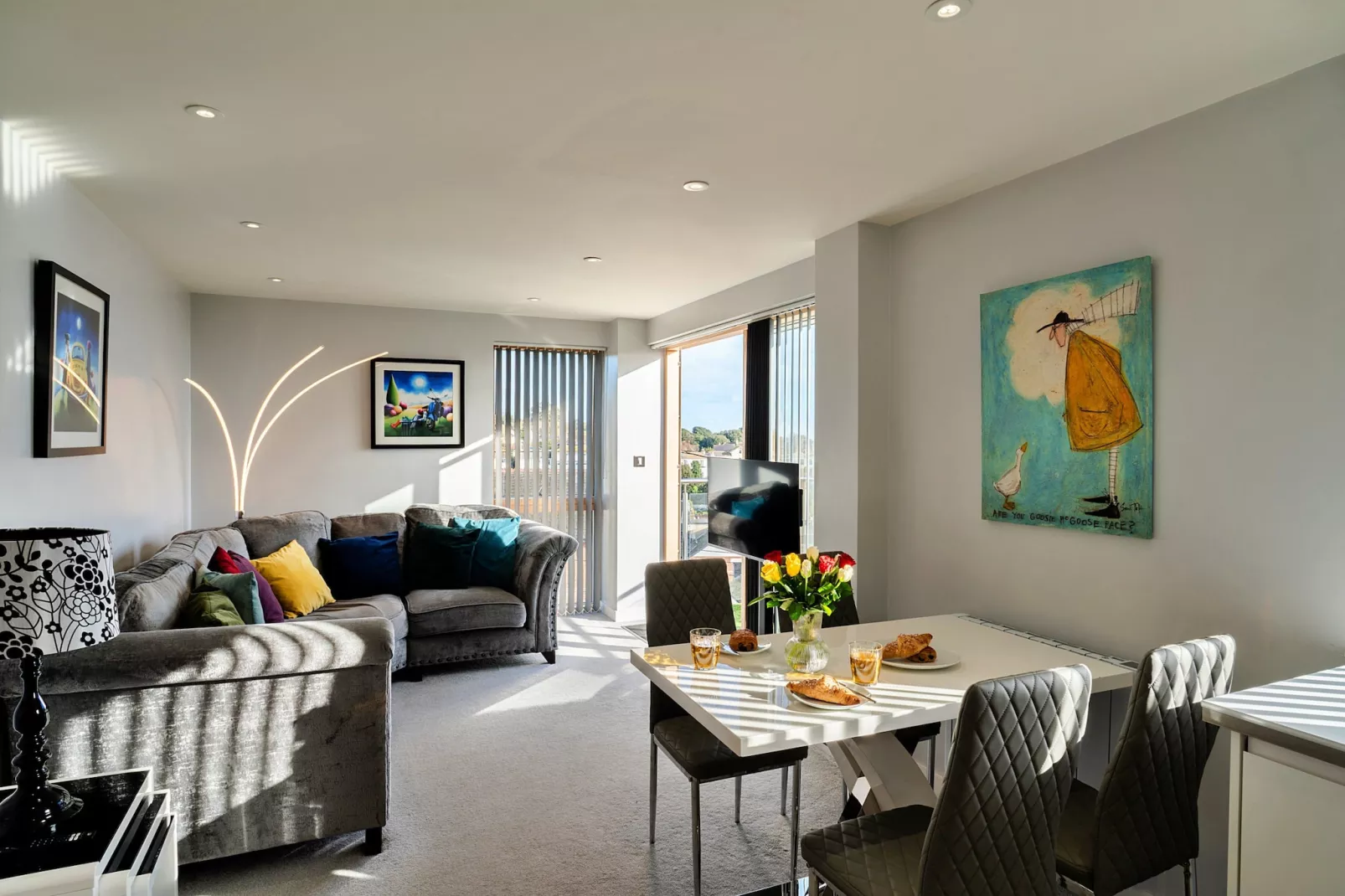 Number 10, Montpellier Apartments-Living room