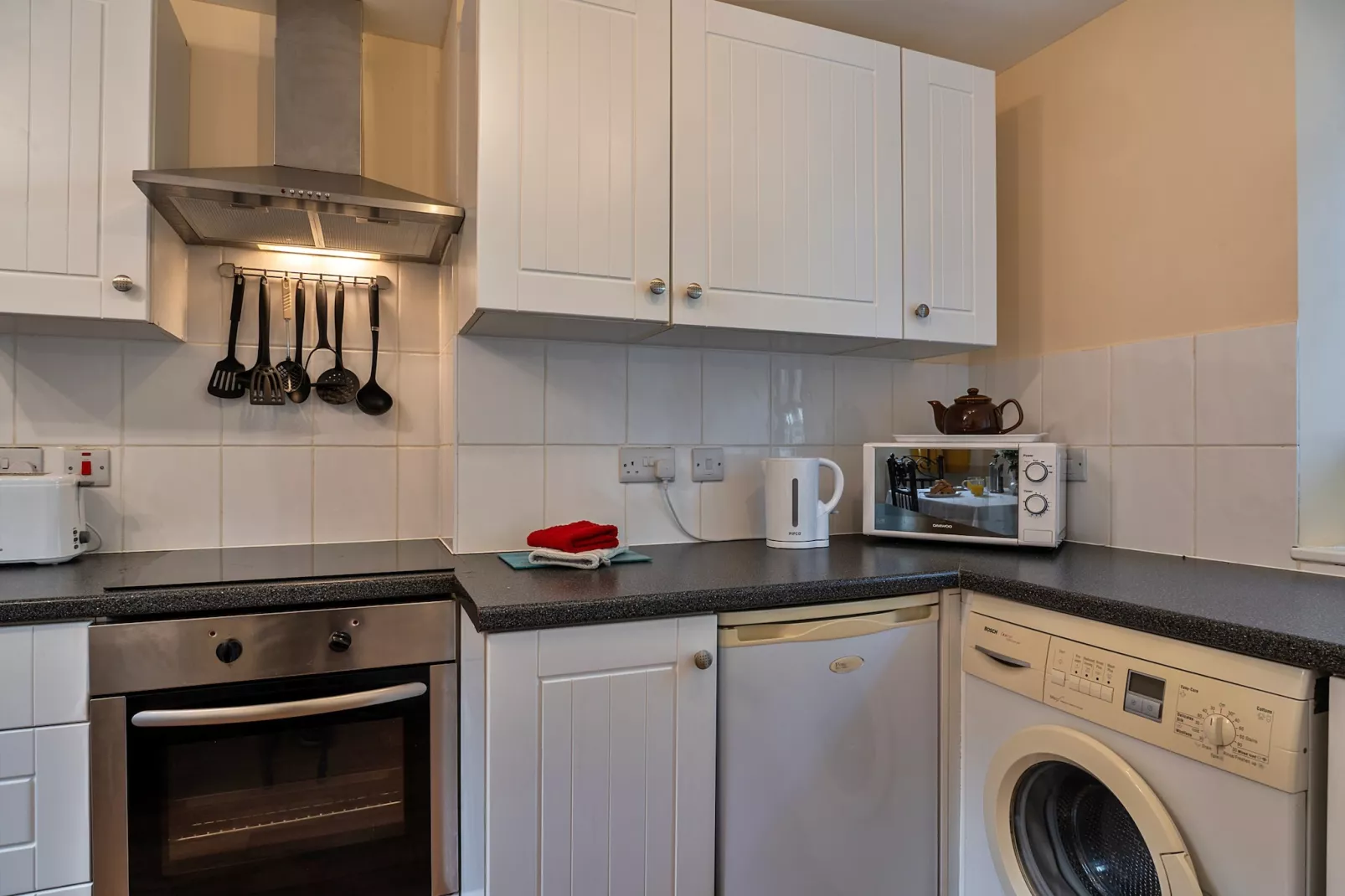The Lodge at The Cridford Inn-Kitchen