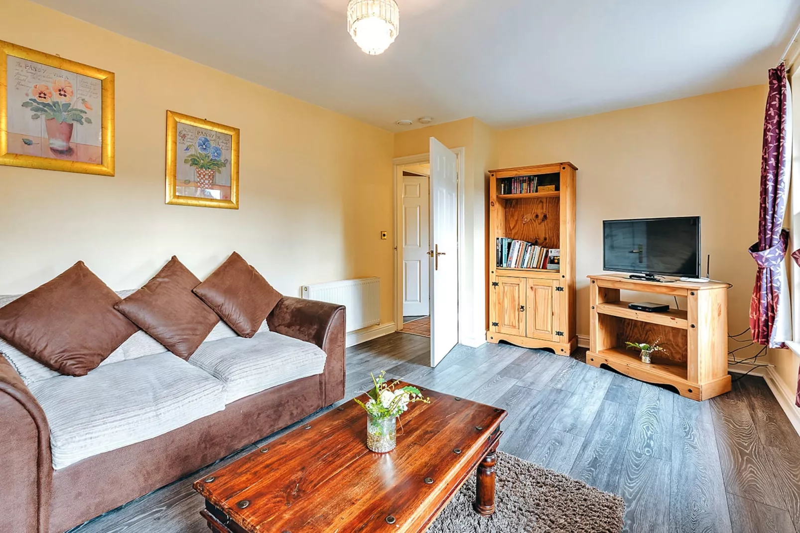 Netley Hall - Rose-Living room