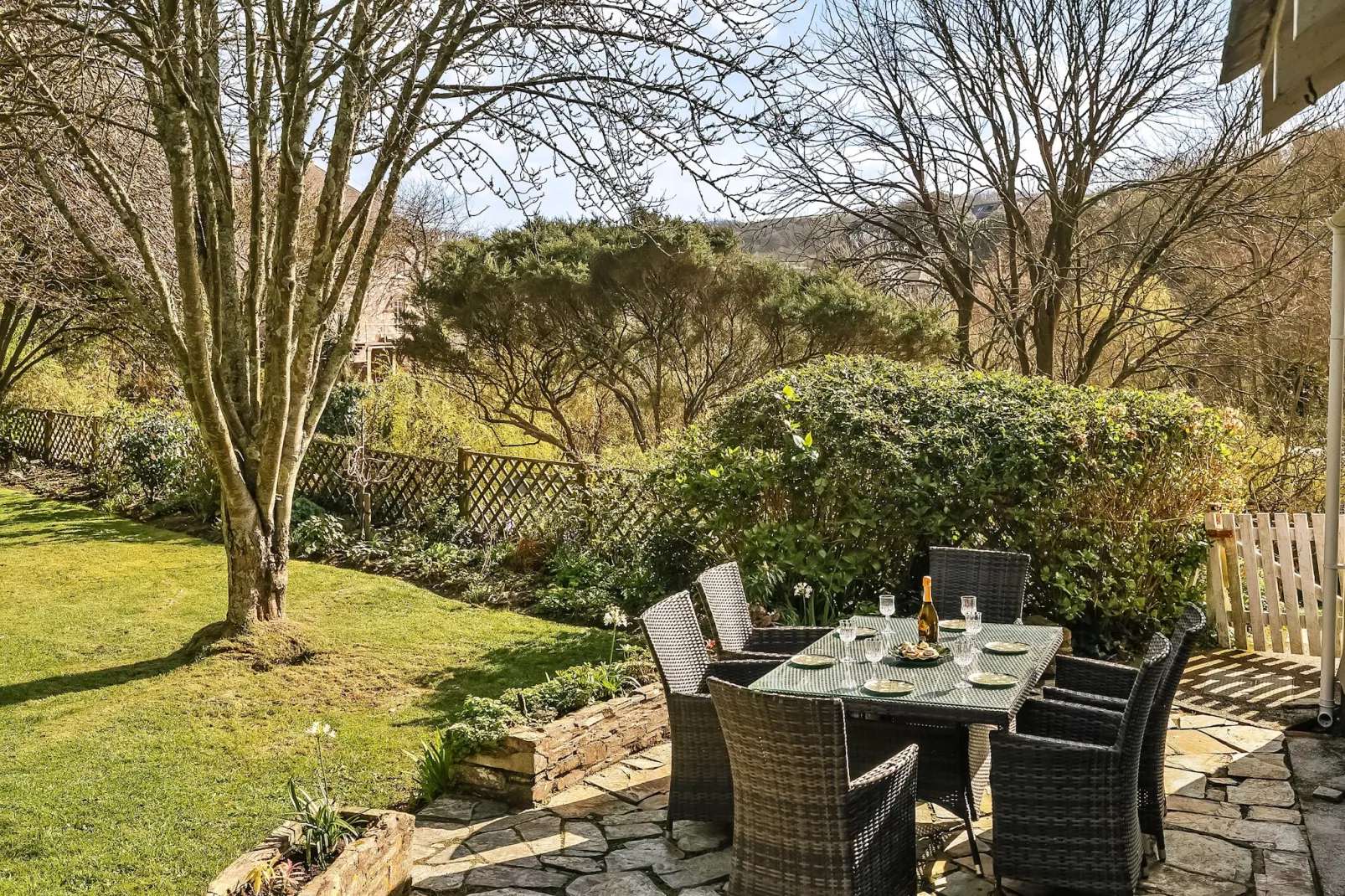 Egloshayle, Kingsand-Gardens summer