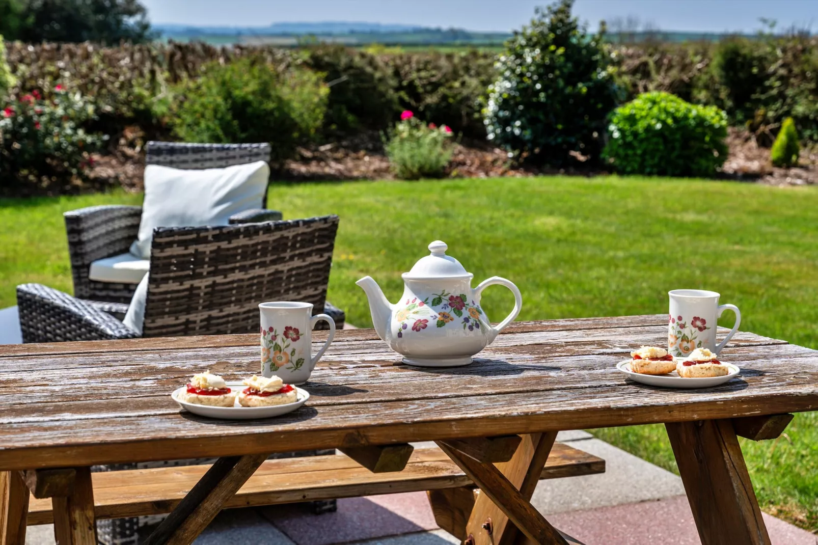 Cutkieve Farm Cottage-Gardens summer