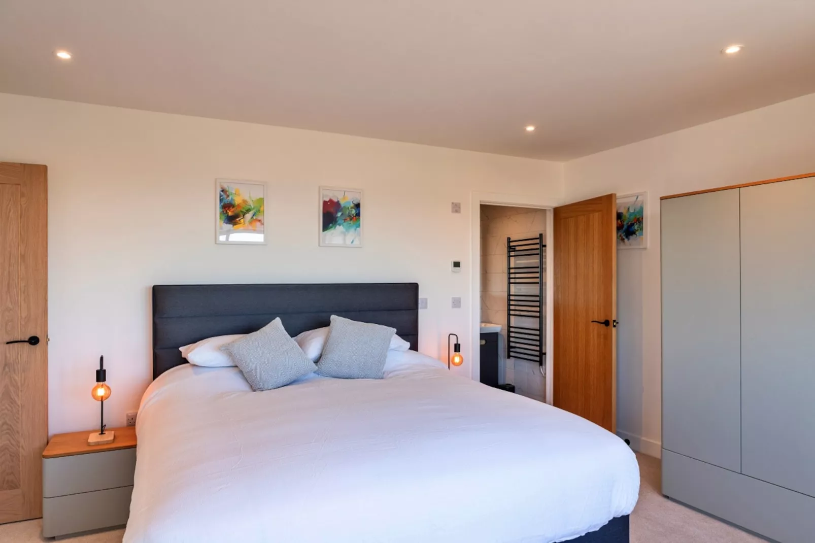 Scilla-Bedroom
