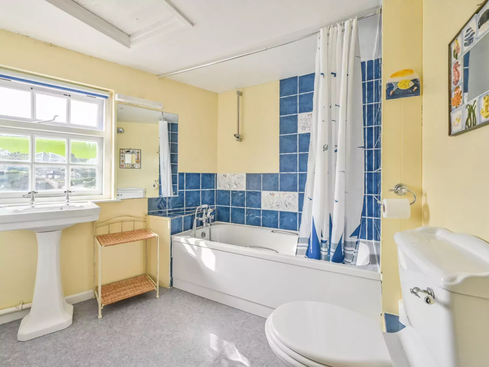 Dolphin Cottage-Inside